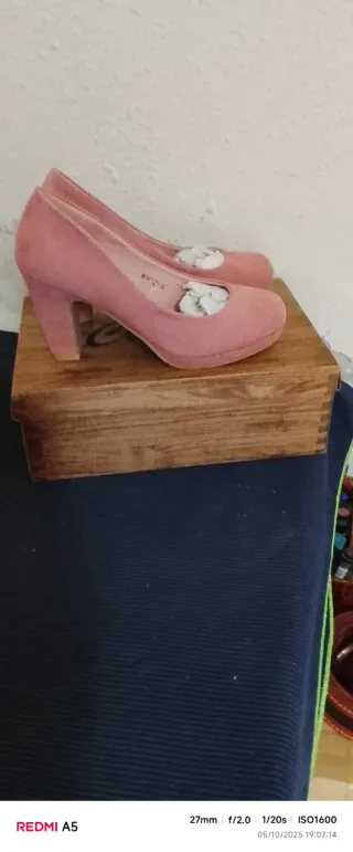 Zapatos de tacón rosa. Botines sin estrenar. N 37
