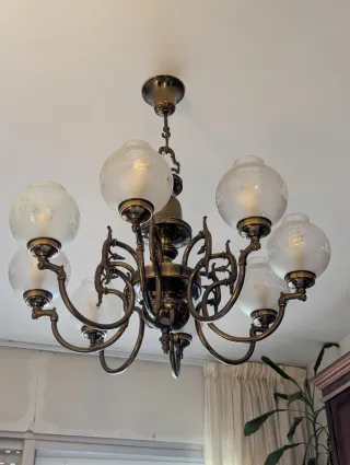 Lámpara de araña Art Nouveau de bronce y latón