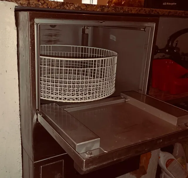 Lavavajillas industrial cafetería