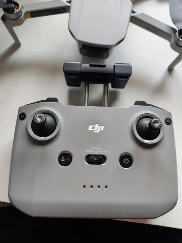 Dron DJI Mini 2 + Mando poco uso