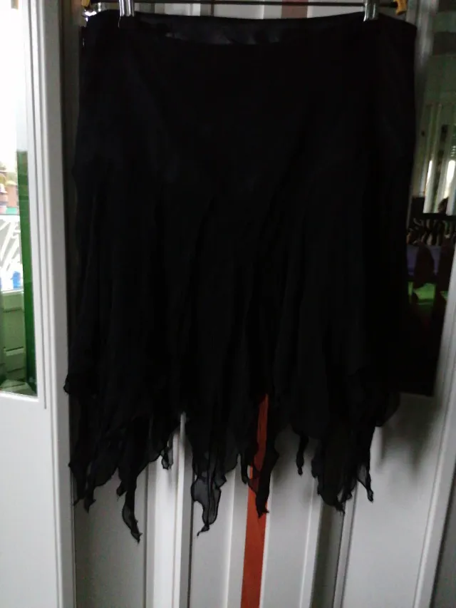 Falda gasa picos negra