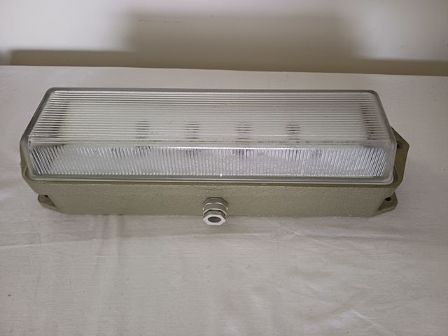 Luz de emergencia vintage bronce