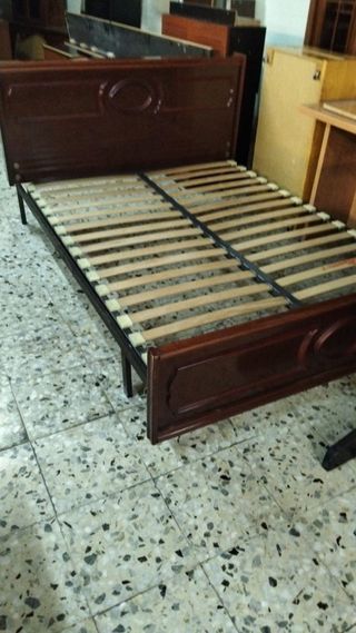 Cama 135 cm sin colchón.En perfecto estado