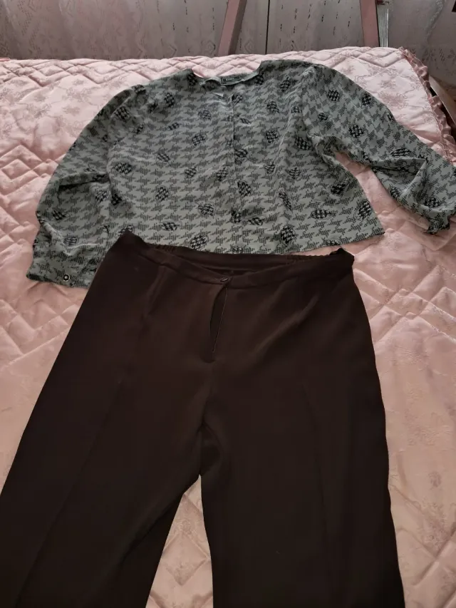 Se vende lote de ropa de  2 mano.