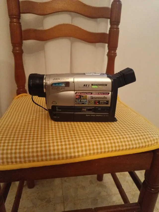 Videocámara Panasonic VHS RZ 1
