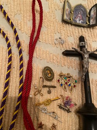 Lote de artículos religiosos