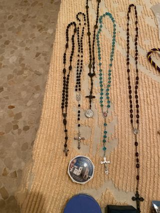 Lote de artículos religiosos