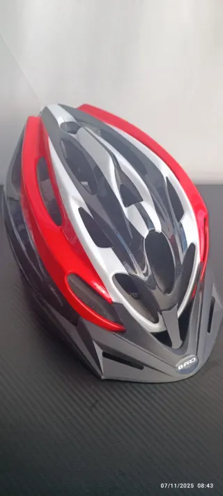 Casco ciclismo y bomba inflador
