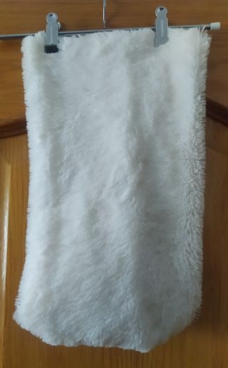 Bufanda tipo cuello, clarita, blanca