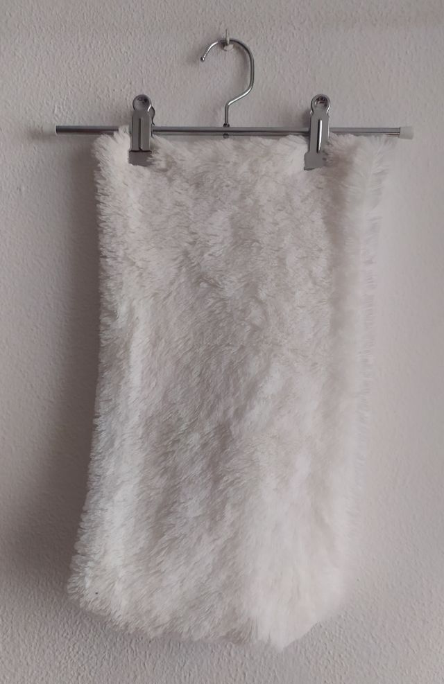 Bufanda tipo cuello, clarita, blanca