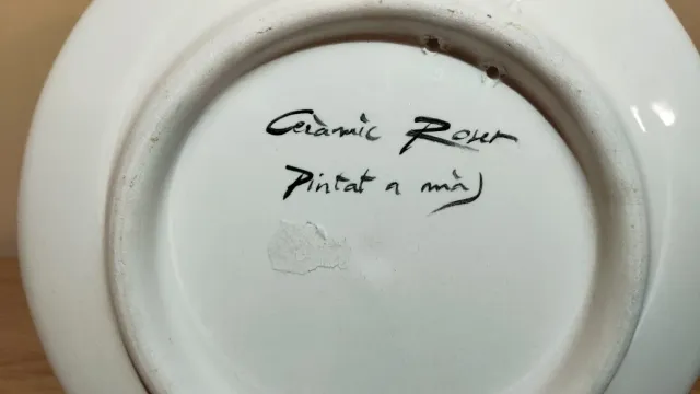 Piatto decorativo dipinto a mano. Amposta