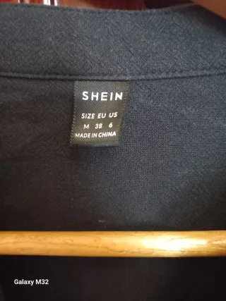 Vestido corto bordado negro