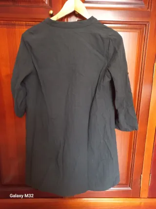 Vestido corto bordado negro