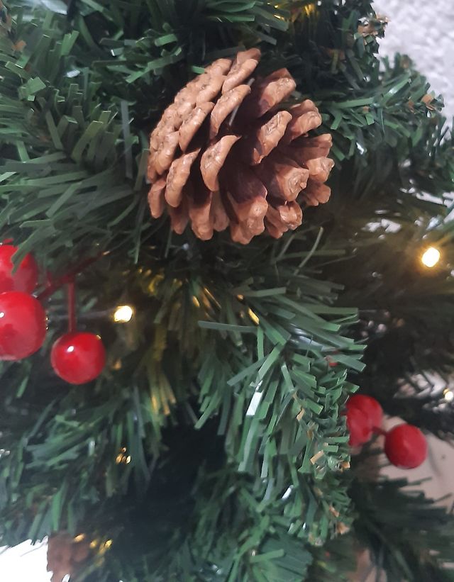 Bonito Árbol navidad artificial con luz.