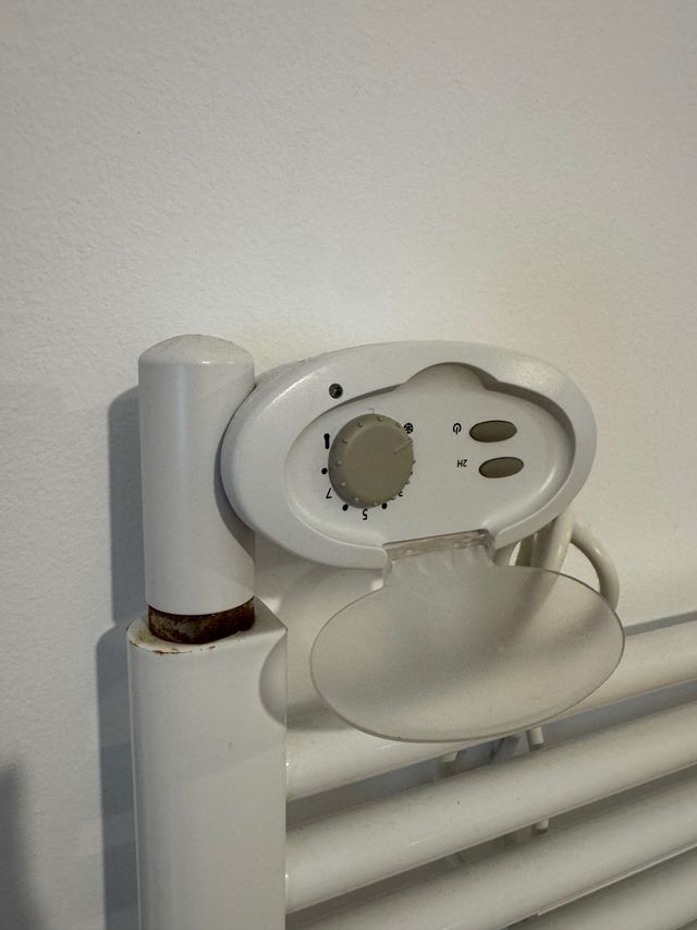 Radiatore Asciugamani Elettrico Bianco