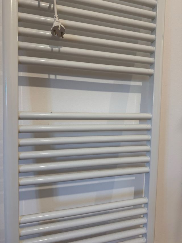 Radiatore Asciugamani Elettrico Bianco