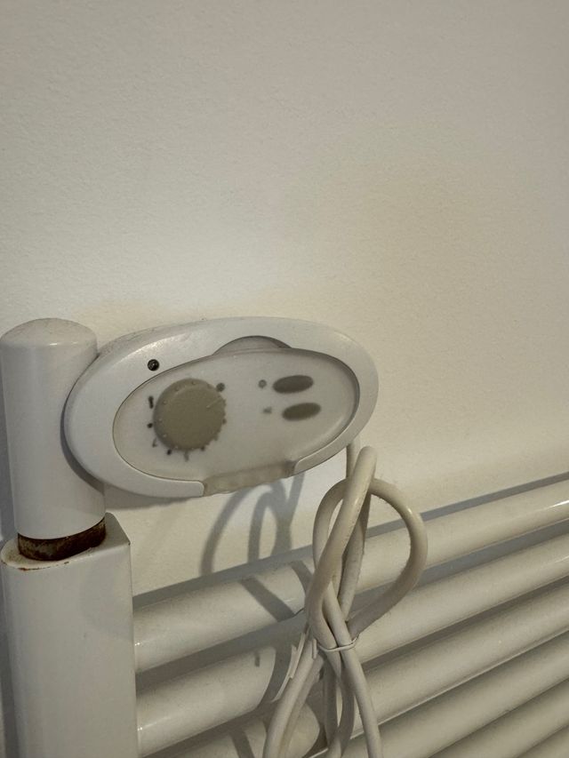 Radiatore Asciugamani Elettrico Bianco