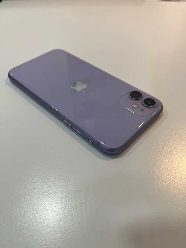 IPHONE 11 - MORADO-COMO NUEVO 