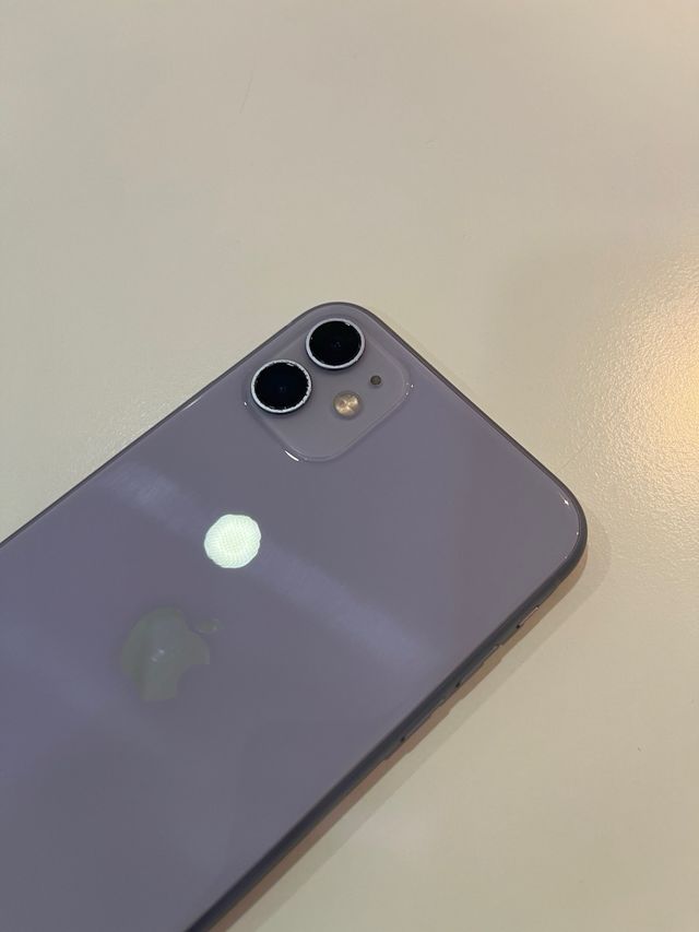 IPHONE 11 - MORADO-COMO NUEVO 