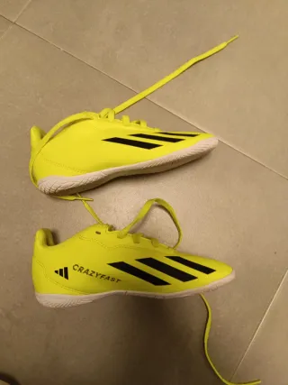 Tenis Fútbol Niño Nike Amarillo Negro talla 30