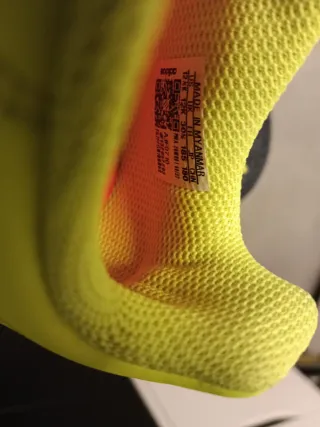 Tenis Fútbol Niño Nike Amarillo Negro talla 30