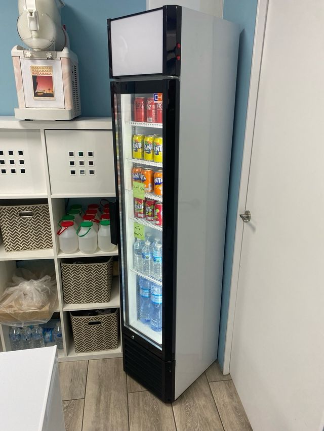 Nevera expositora de refrescos