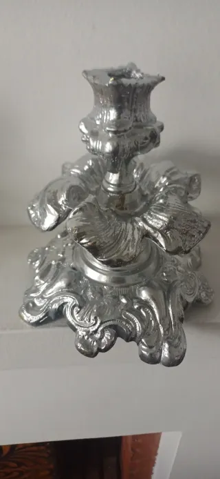 Par de castiçais de metal prateados