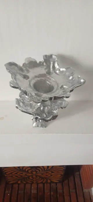 Par de castiçais de metal prateados