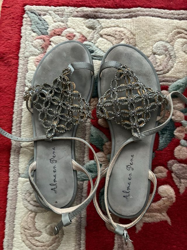 Sandalias Alma en Pena grises con pedrería