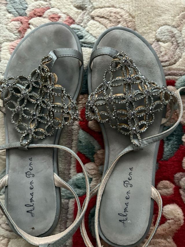 Sandalias Alma en Pena grises con pedrería