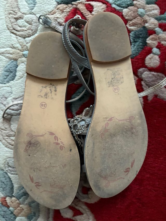 Sandalias Alma en Pena grises con pedrería