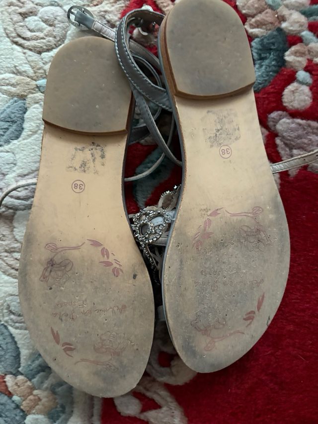 Sandalias Alma en Pena grises con pedrería