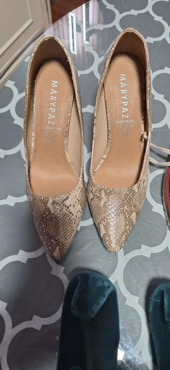 Lote 9 pares zapatos tacón  y bota altas Talla 38