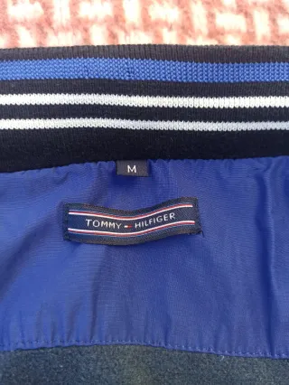 CAZADORA TOMMY HILFIGER.