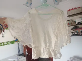 Blusa de encaje blanca