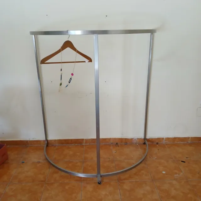 Perchero de diseño en acero