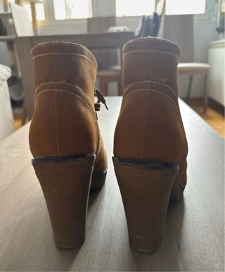 Botines marrones con cordones