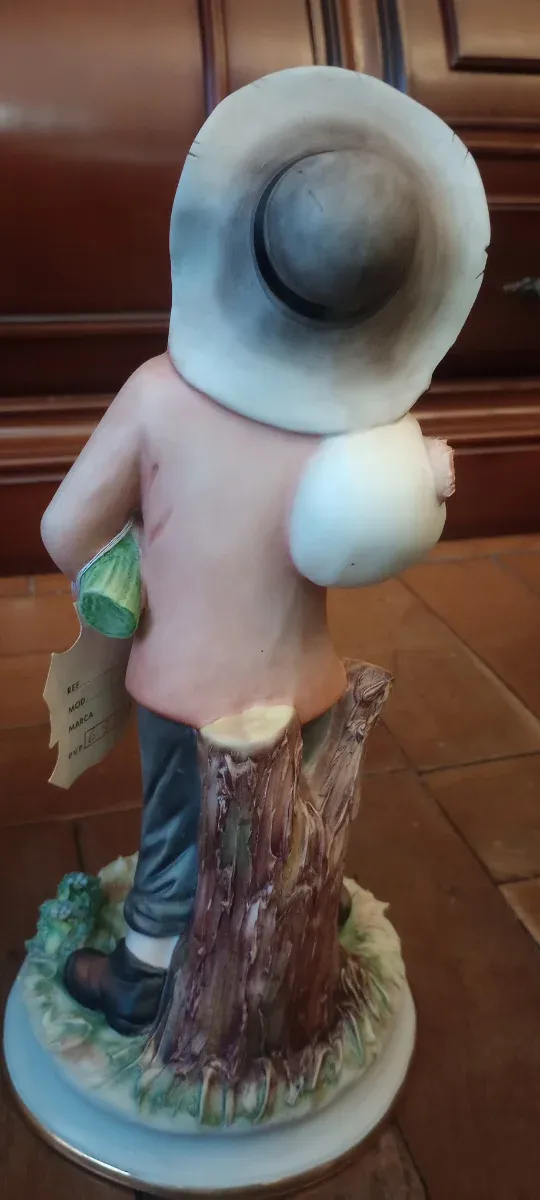 Pareja figuras porcelana con etiquetas