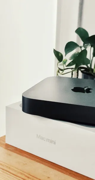 Mac mini 2018. i7 3'2 ghz 32 gb 2 tb. Gris oscuro.