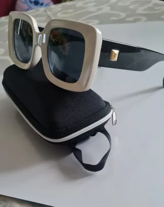 Occhiali da sole donna beige e neri