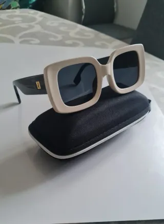 Occhiali da sole donna beige e neri