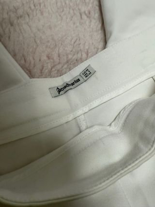 Pantalón Stradivarius blanco vestir