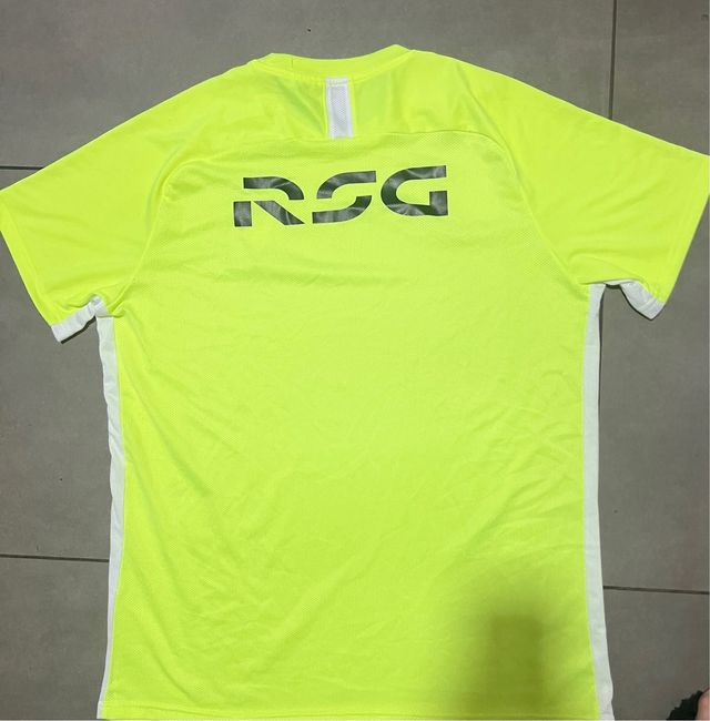 Camiseta exclusiva Nike Sporting Gijón Amarilla