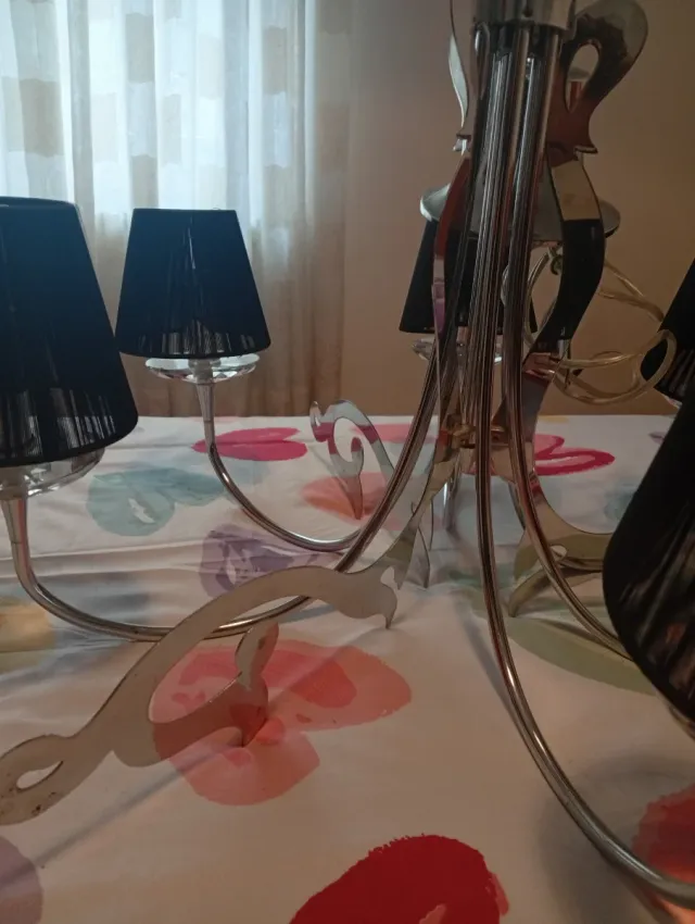 Lámpara moderna plata y negro