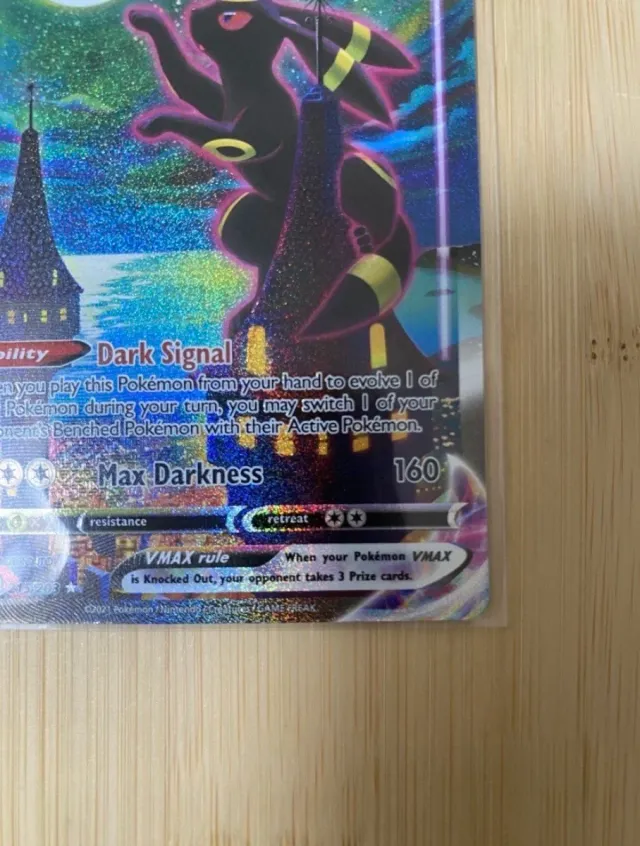 Carta Pokémon Umbreon VMAX 215/203 Single Strike