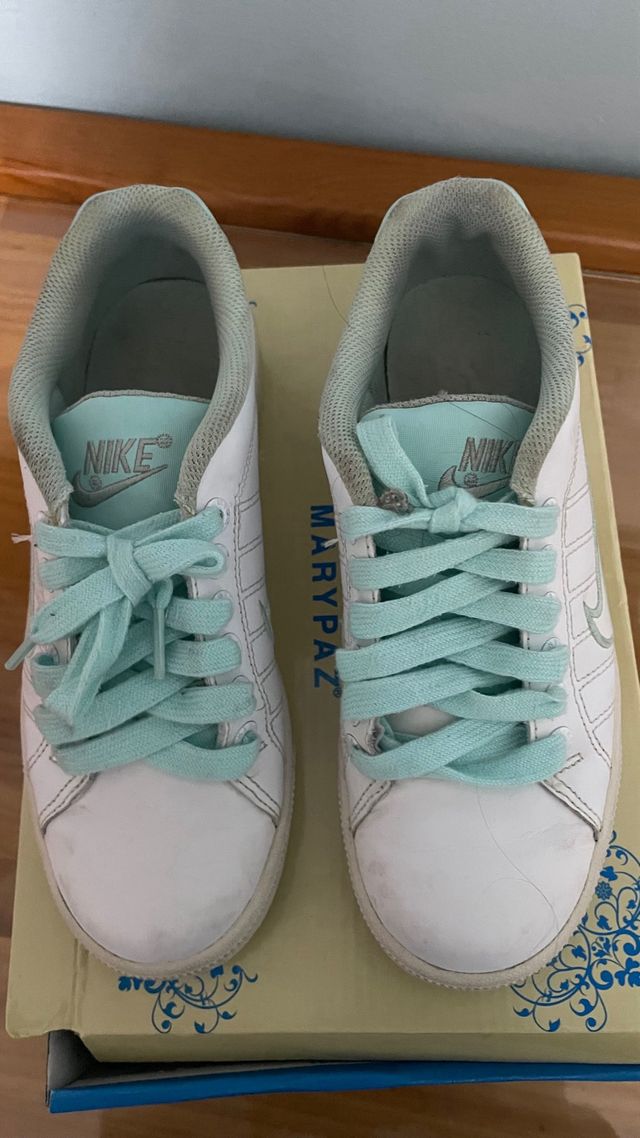 Deportivas Nike Blancas y Turquesa