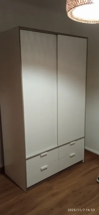 Guardaroba con ante scorrevoli