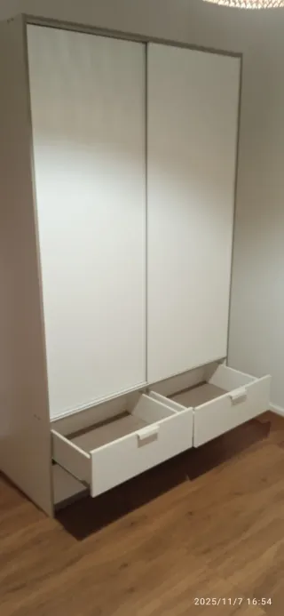 Guardaroba con ante scorrevoli