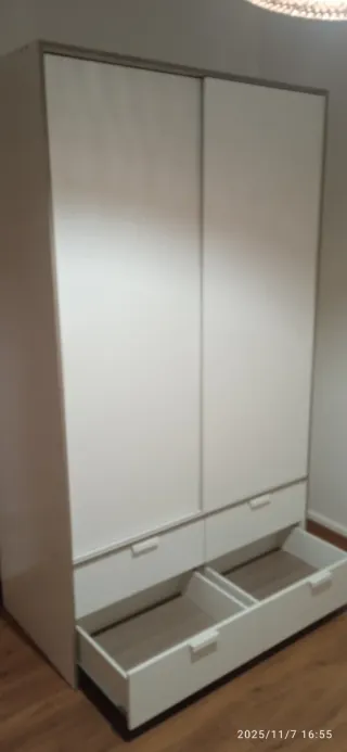 Guardaroba con ante scorrevoli