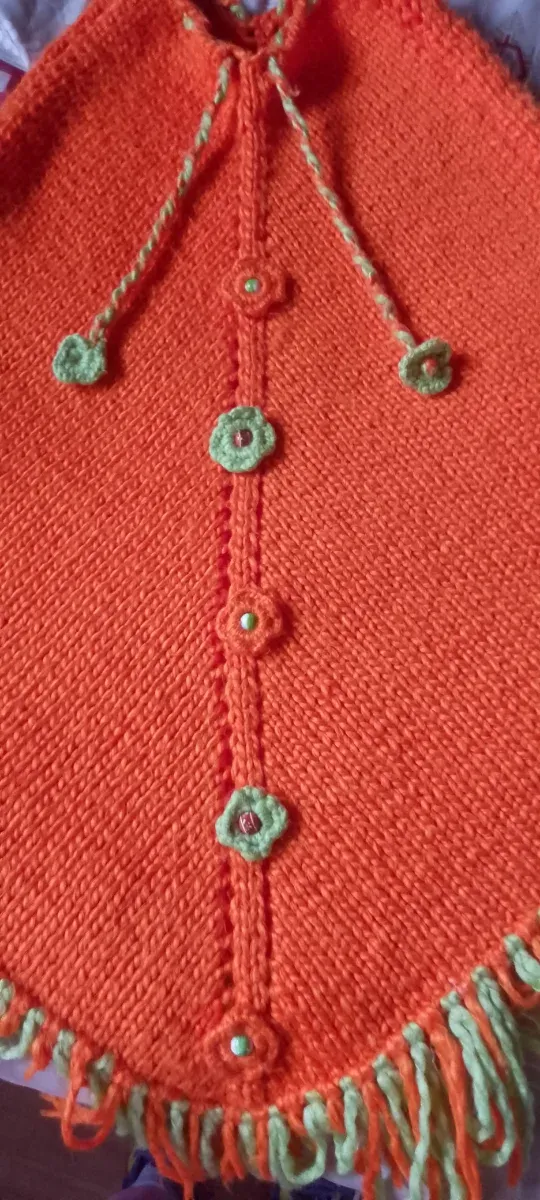 Chal tejido a mano con flecos